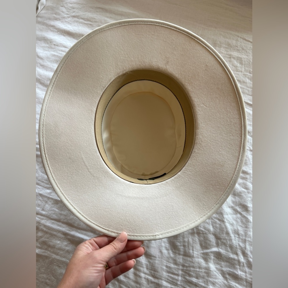 Olive & Pique off white hat adjustable - Picture 2 of 4